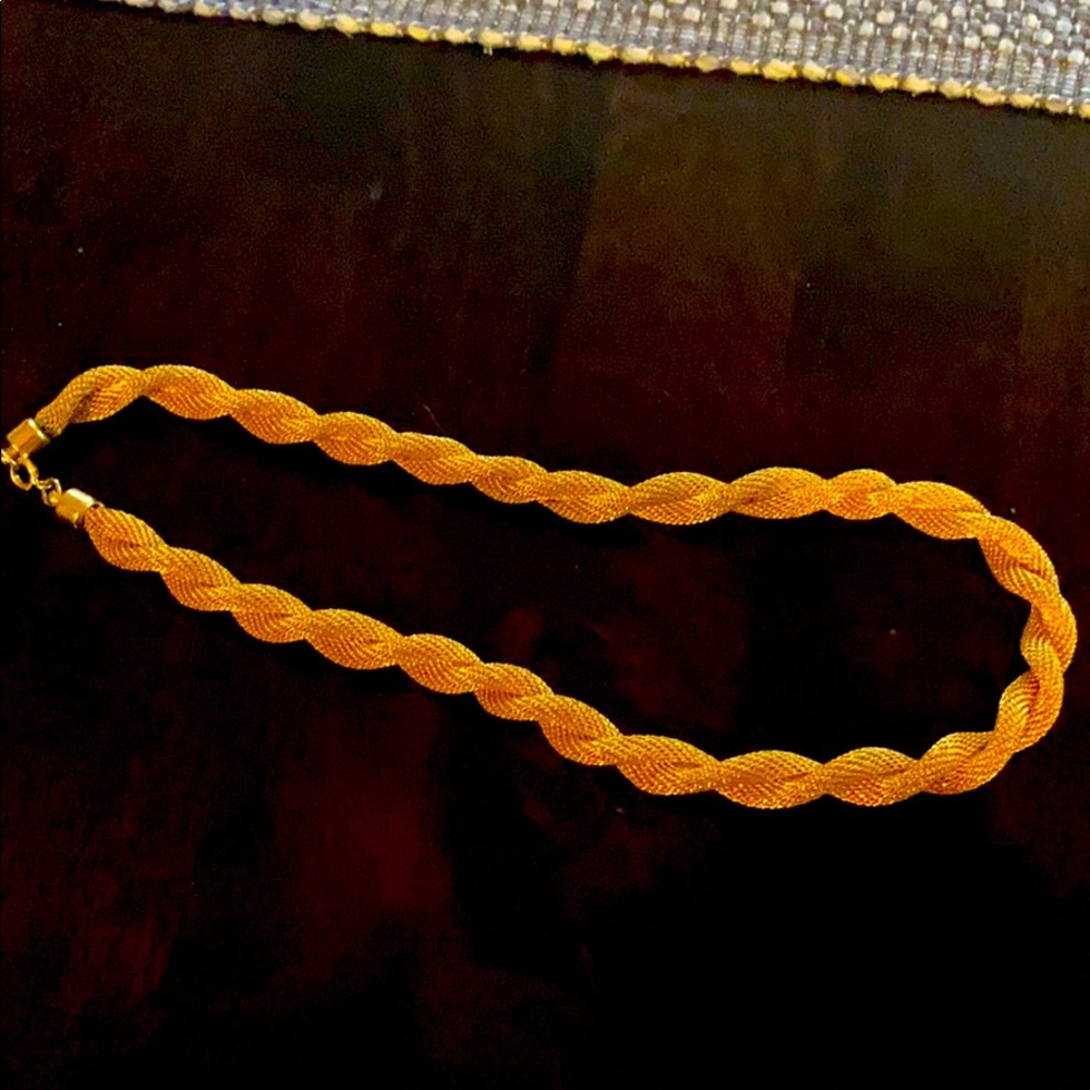 Costume jewelry necklace